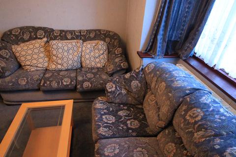3 bedroom semi-detached house to rent, Leeds Road, Slough SL1