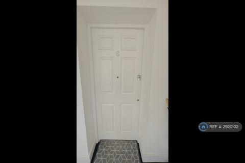 2 bedroom flat to rent, High St, West Drayton, UB7