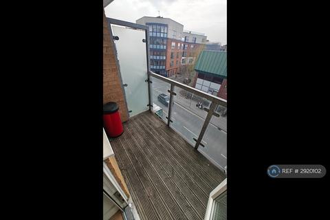 2 bedroom flat to rent, High St, West Drayton, UB7