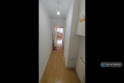 2 bedroom flat to rent, High St, West Drayton, UB7
