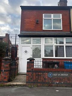3 bedroom end of terrace house to rent, Kennedy Road, Salford, M5