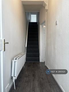 3 bedroom end of terrace house to rent, Kennedy Road, Salford, M5