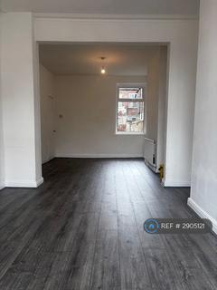 3 bedroom end of terrace house to rent, Kennedy Road, Salford, M5