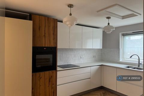 2 bedroom flat to rent, St Marks Road, London, SE25
