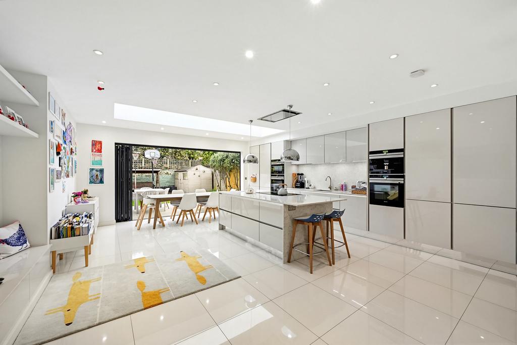 Kitchen   Dining Area