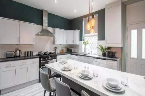 1 bedroom in a house share to rent - View 4