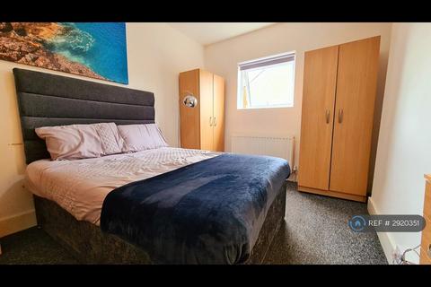 1 bedroom in a house share to rent, Cambridge Street, Luton, LU1
