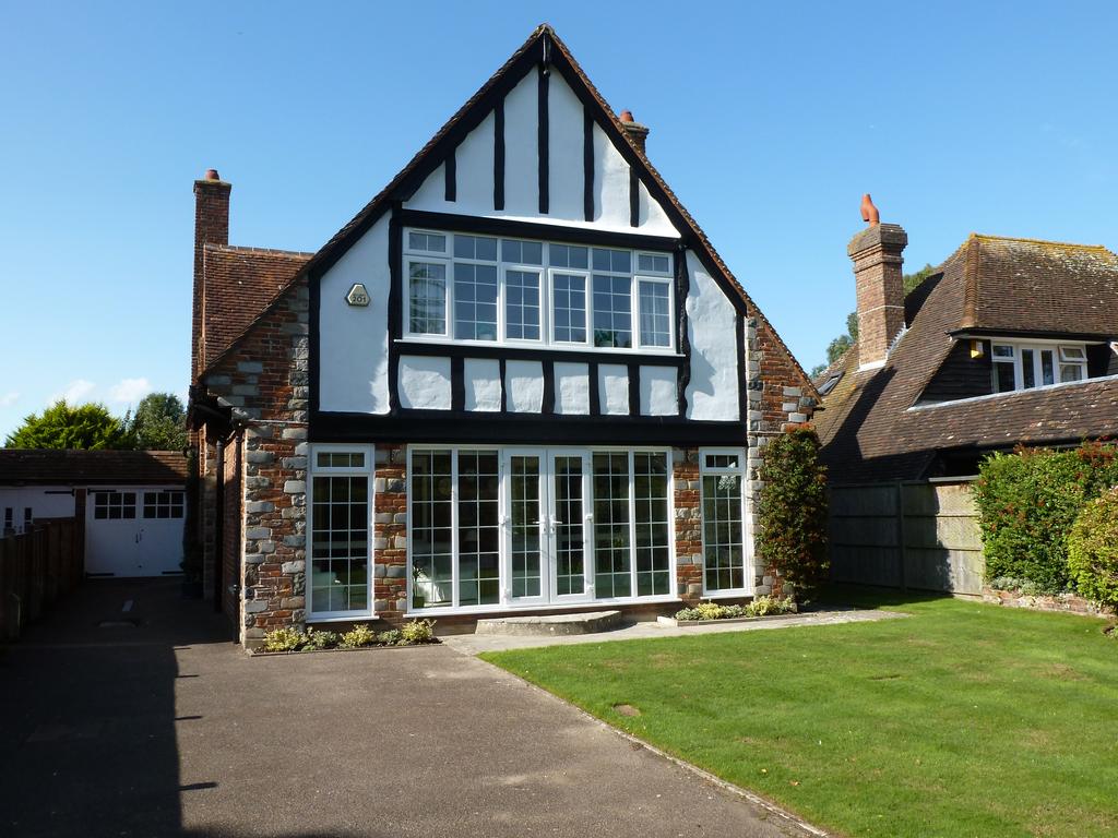 Manor Way, Aldwick Bay Estate, Aldwick, West Sussex PO21 4 bed detached house £550,000