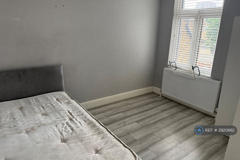 1 bedroom in a house share to rent, Outram Road, London, E6