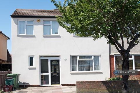 4 bedroom semi-detached house to rent, Blenheim Drive, Welling, DA16