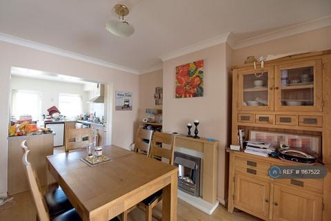 4 bedroom semi-detached house to rent, Blenheim Drive, Welling, DA16