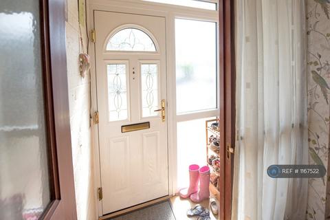 4 bedroom semi-detached house to rent, Blenheim Drive, Welling, DA16
