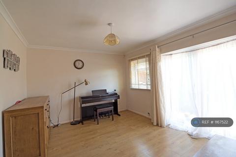 4 bedroom semi-detached house to rent, Blenheim Drive, Welling, DA16