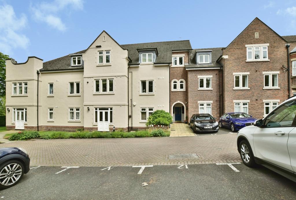 2 bedroom flat for sale
