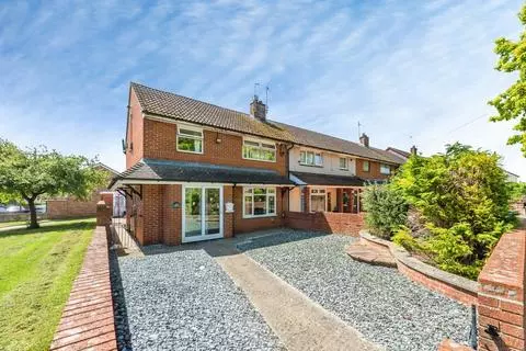 3 bedroom end of terrace house for sale, Swindon