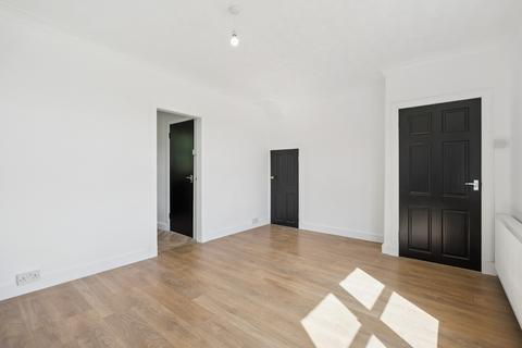 4 bedroom terraced house to rent, Loanfoot Gardens, Plean, Stirling, Stirlingshire, FK7 8BY