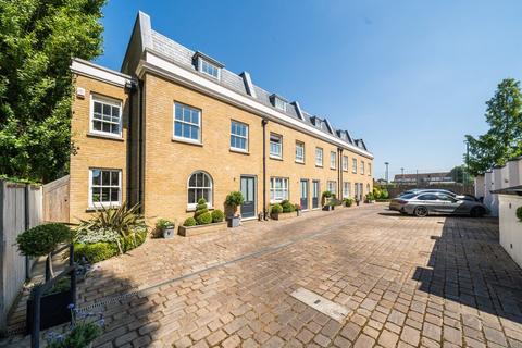 Stonemasons Yard, Wandsworth Common, London, SW18