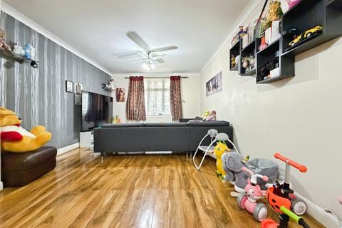4 bedroom terraced house to rent, Chatsworth Crescent Road, TW3 2PE
