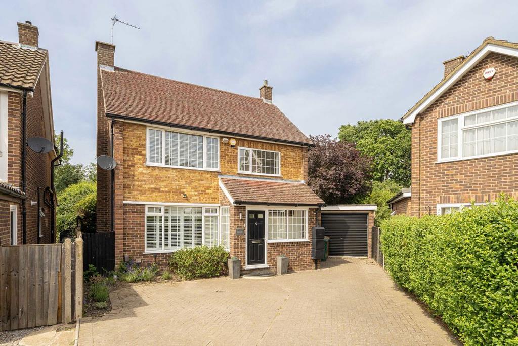 Detached house exterior, driveway
