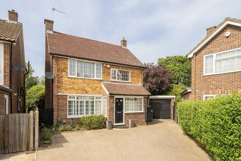 Minsterley Avenue, Shepperton TW17