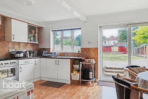 undefined, Avenue Road, Harold Wood