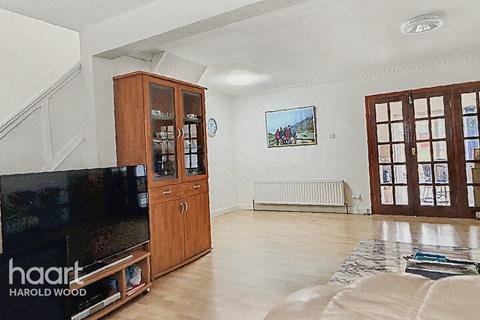 undefined, Avenue Road, Harold Wood
