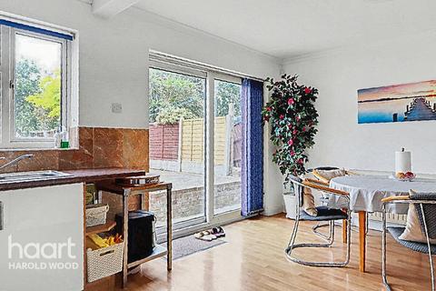 undefined, Avenue Road, Harold Wood
