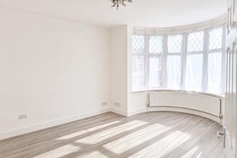 4 bedroom semi-detached house to rent, Deans Lane, Edgware, HA8