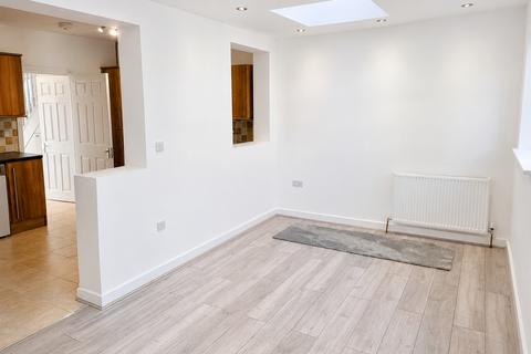 4 bedroom semi-detached house to rent, Deans Lane, Edgware, HA8