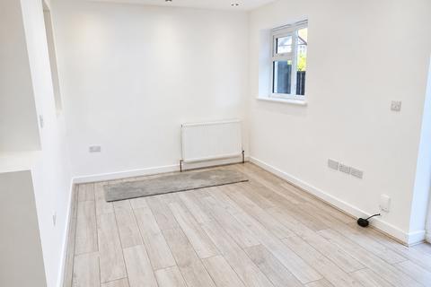 4 bedroom semi-detached house to rent, Deans Lane, Edgware, HA8