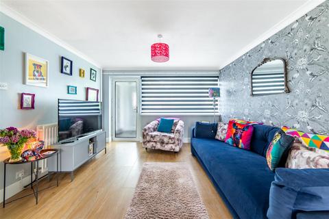4 bedroom semi-detached house for sale, Faversham Court, Newcastle Upon Tyne, NE3