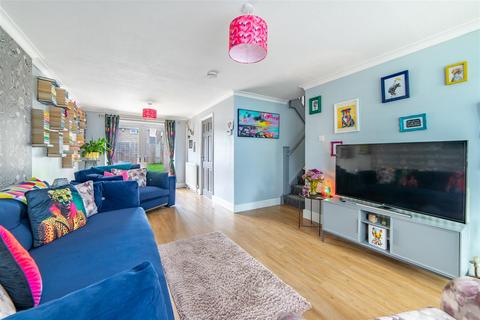 4 bedroom semi-detached house for sale, Faversham Court, Newcastle Upon Tyne, NE3