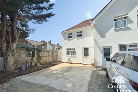2 bedroom end of terrace house to rent, Eastern Avenue, Waltham Cross, EN8