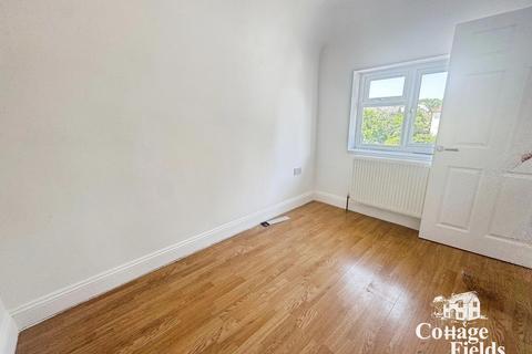2 bedroom end of terrace house to rent, Eastern Avenue, Waltham Cross, EN8