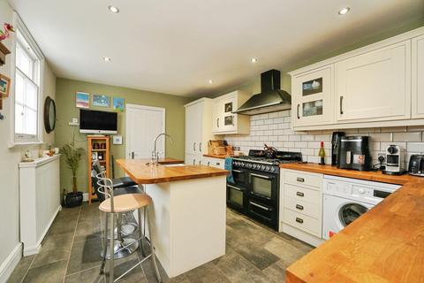 2 bedroom flat for sale, Pittville Lawn, Gloucestershire, GL52