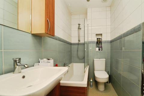 2 bedroom flat for sale, Pittville Lawn, Gloucestershire, GL52