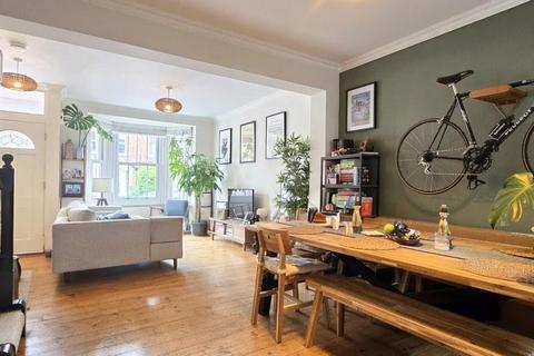 3 bedroom terraced house to rent, Newport Road, Reading