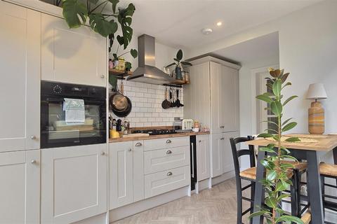 3 bedroom terraced house to rent, Newport Road, Reading
