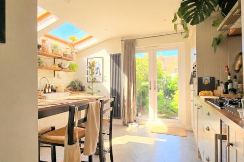 3 bedroom terraced house to rent, Newport Road, Reading