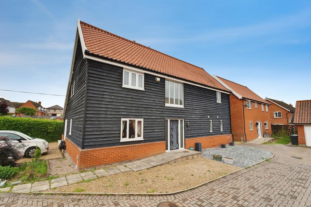 4 bedroom detached house for sale