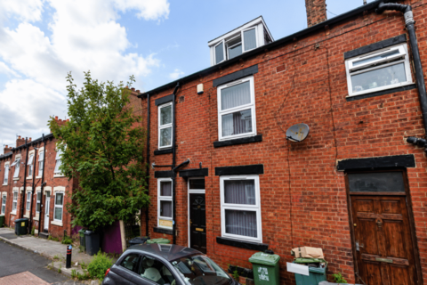 Autumn Place, Hyde Park, Leeds, LS6 1RJ