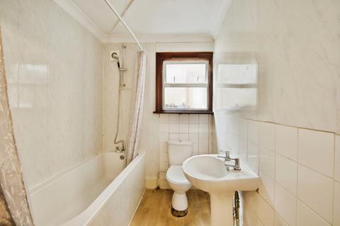 1 bedroom flat for sale, Church Street, Dagenham, Essex, RM10