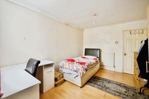 1 bedroom flat for sale, Church Street, Dagenham, Essex, RM10