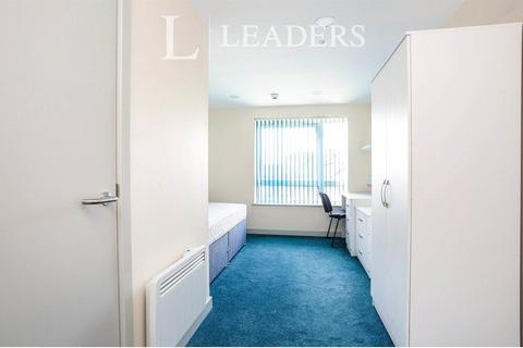 1 bedroom in a house share to rent, Halls, 151 Fawcett Road, Southsea, PO4