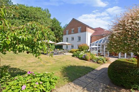 2 bedroom apartment for sale, High Street South, Rushden, Northamptonshire, NN10 0FR