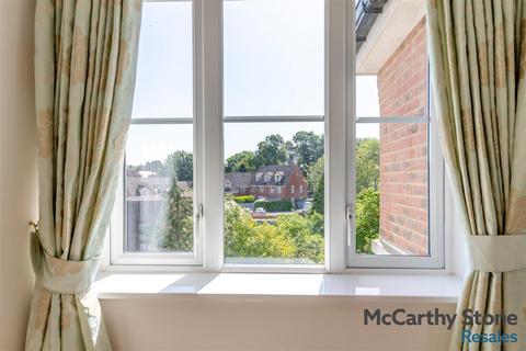 2 bedroom apartment for sale, High Street South, Rushden, Northamptonshire, NN10 0FR