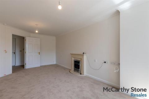 2 bedroom apartment for sale, High Street South, Rushden, Northamptonshire, NN10 0FR