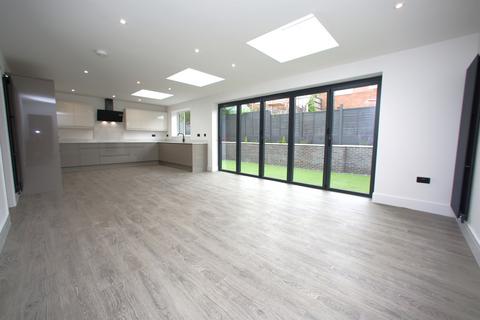 3 bedroom detached bungalow for sale, Templegate Rise, Leeds