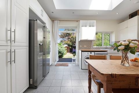 Caddington Road, NW2