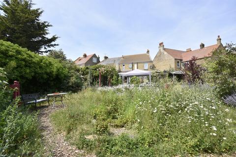 4 bedroom semi-detached house for sale, Richmond Avenue, Margate